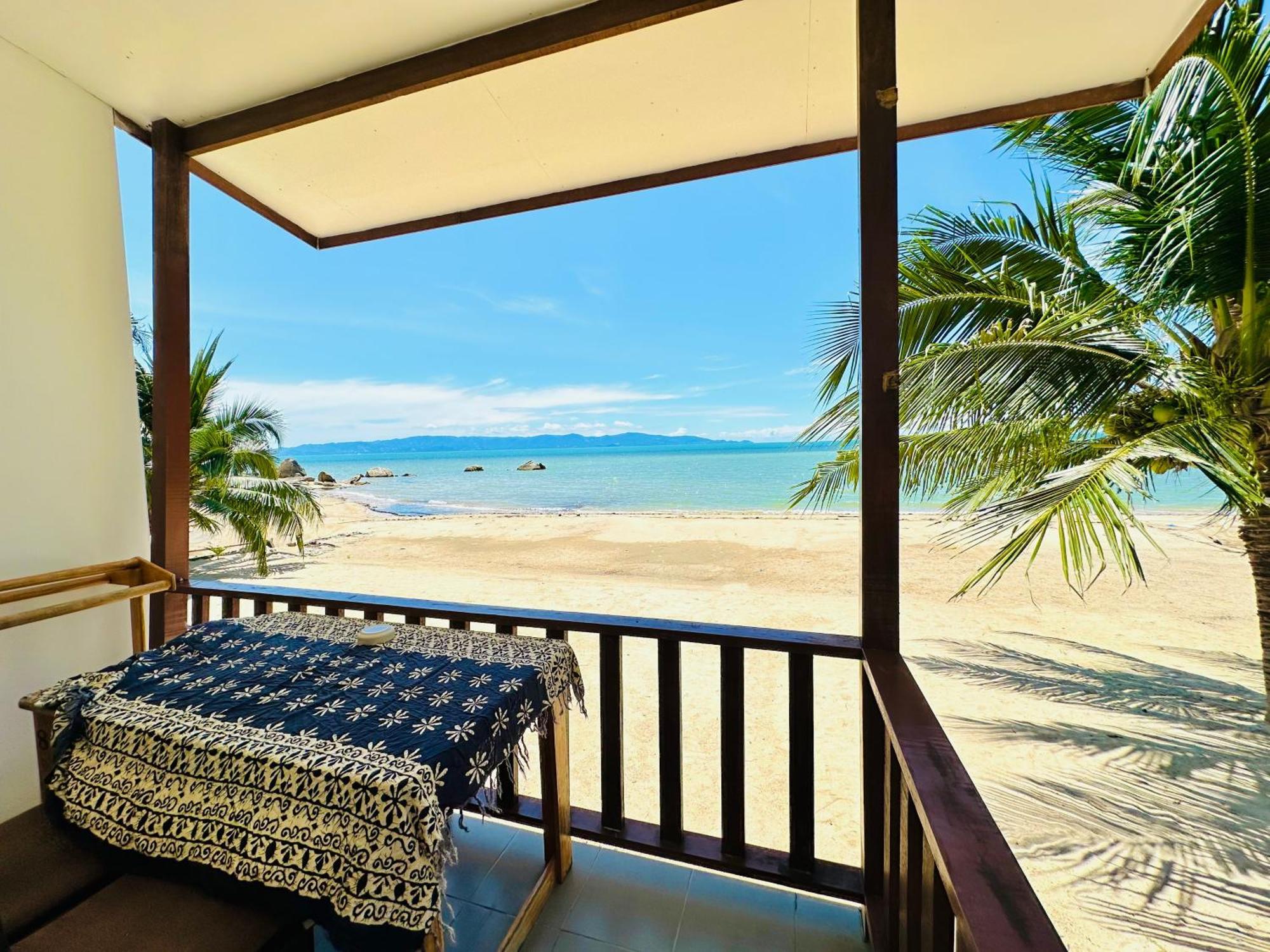 The Scenery Beach Resort Baan Khai Bagian luar foto