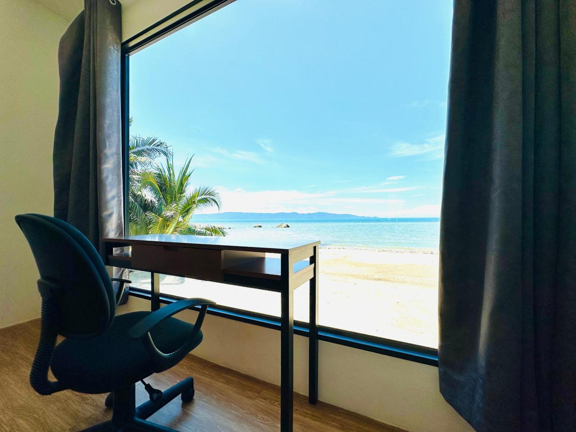 The Scenery Beach Resort Baan Khai Bagian luar foto