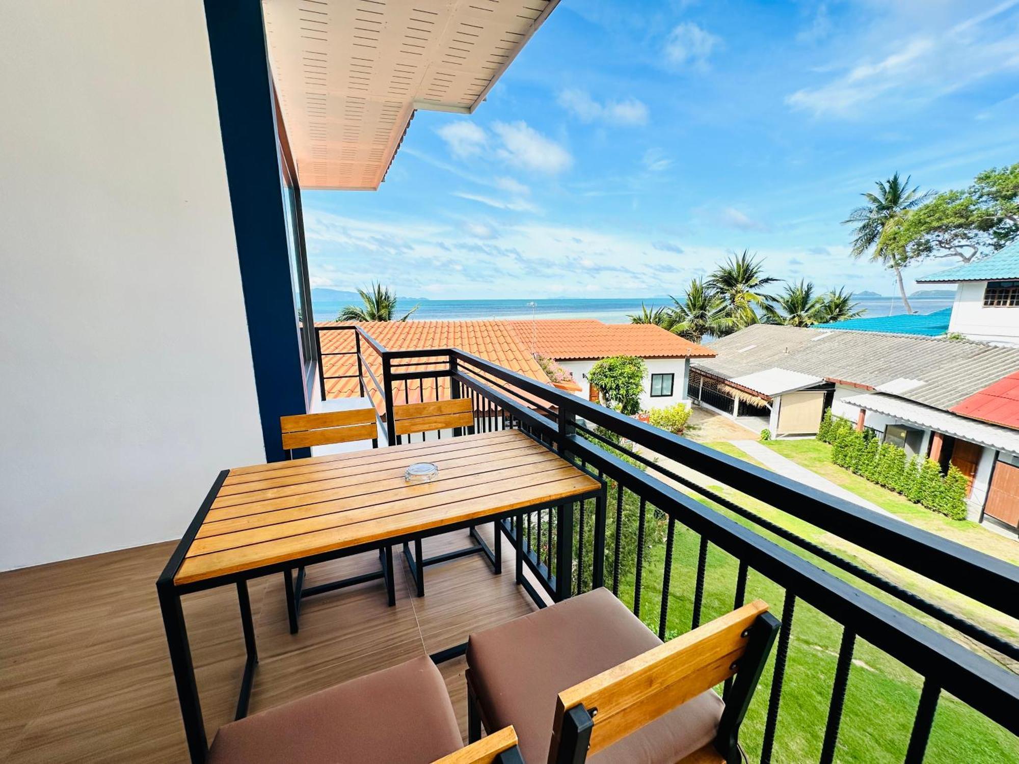 The Scenery Beach Resort Baan Khai Bagian luar foto