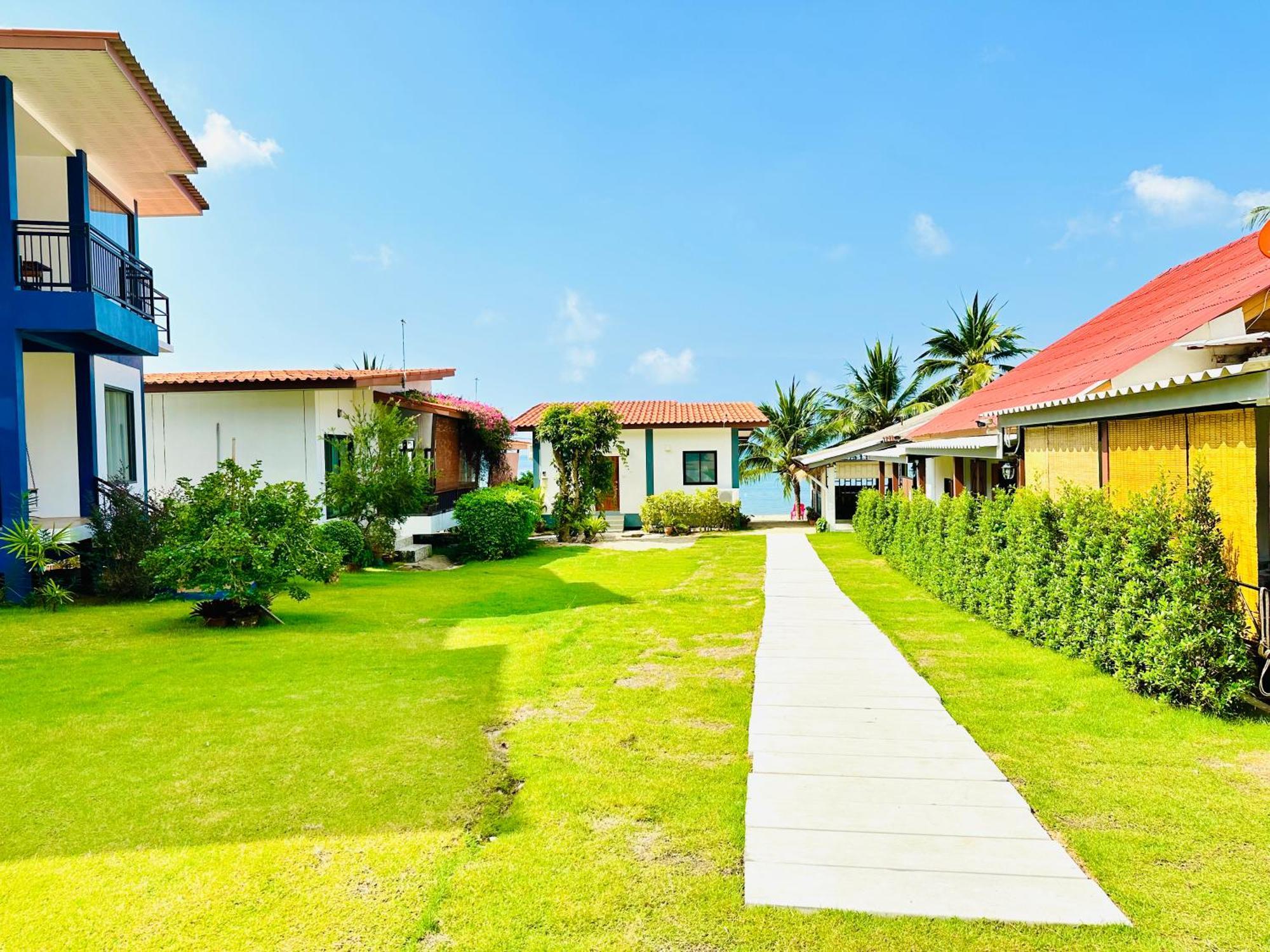 The Scenery Beach Resort Baan Khai Bagian luar foto