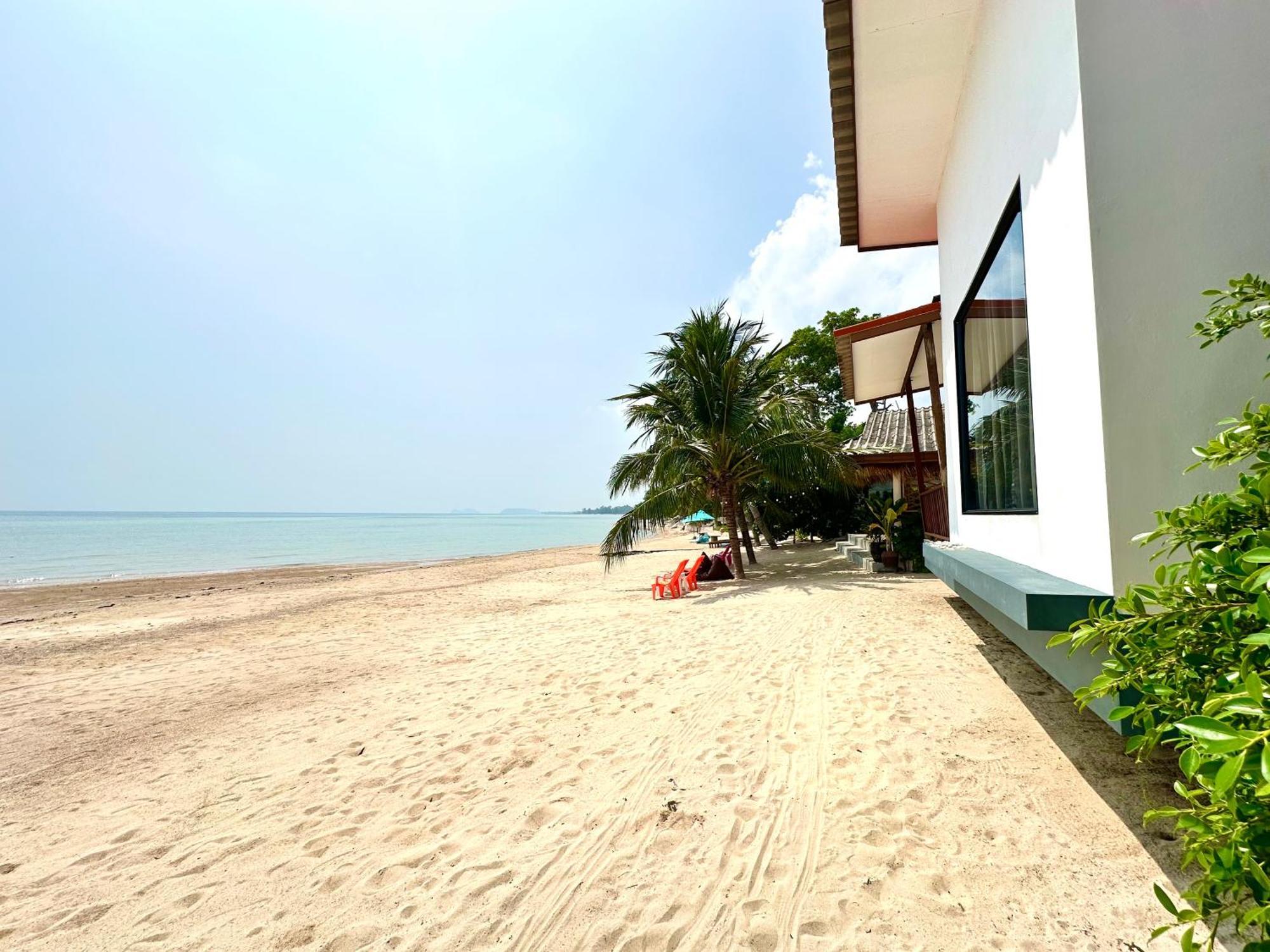 The Scenery Beach Resort Baan Khai Bagian luar foto
