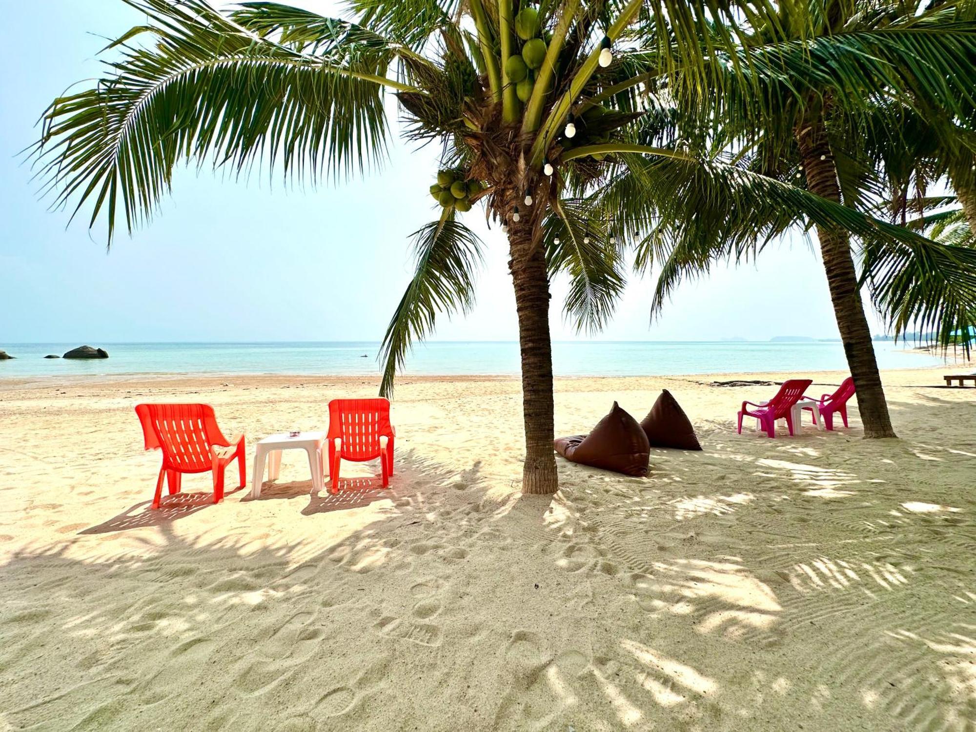 The Scenery Beach Resort Baan Khai Bagian luar foto