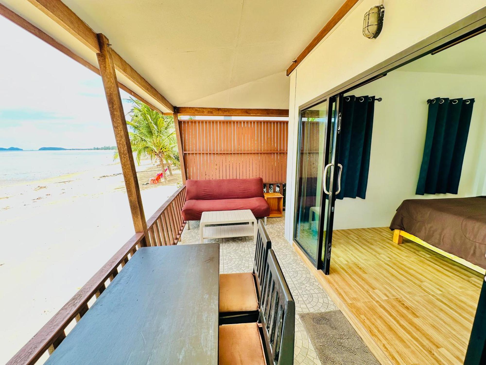 The Scenery Beach Resort Baan Khai Bagian luar foto